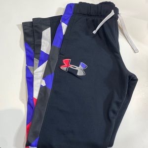 Girls under armpit sweatpants